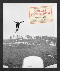 Norges fotoalbum 1950-1959 av Hege Duckert, Karianne Bjellås Gilje, Einar Lie, Atle Nielsen, Bendik Rugaas, Terje Svabø, Hege Ulstein og Knut Olav Åmås (Innbundet) Norges fotoalbum 1950-1959 av Hege Duckert, Karianne Bjellås Gilje, Einar Lie, Atle Nielsen, Bendik Rugaas, Terje Svabø, Hege Ulstein og Knut Olav Åmås (Innbundet)
